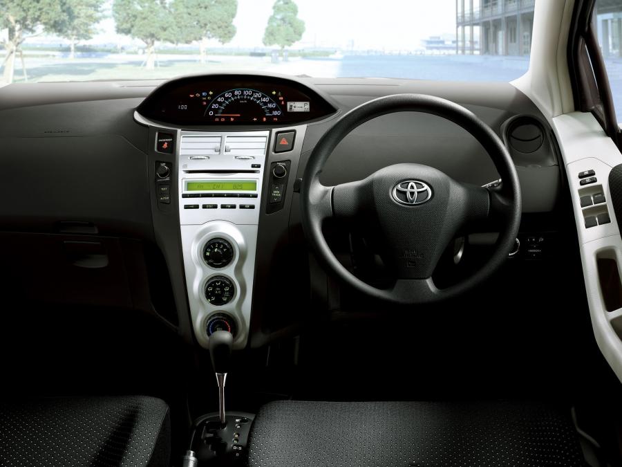  Toyota Vitz 2005 года  (фото 13 из 13)